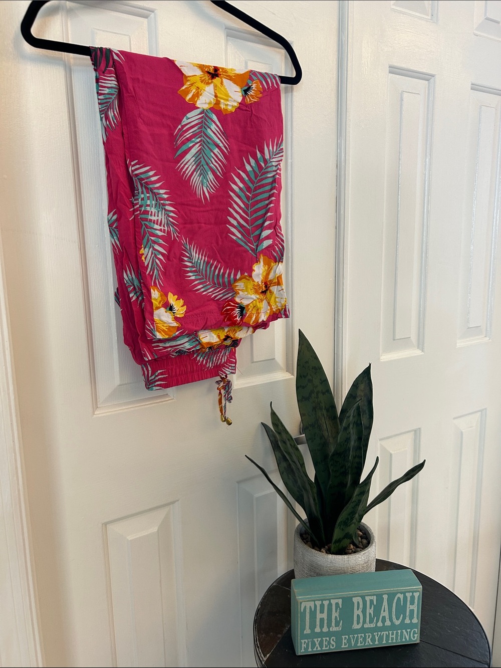 Women's Tropical Print Wide-Leg Pants - Pink Design.